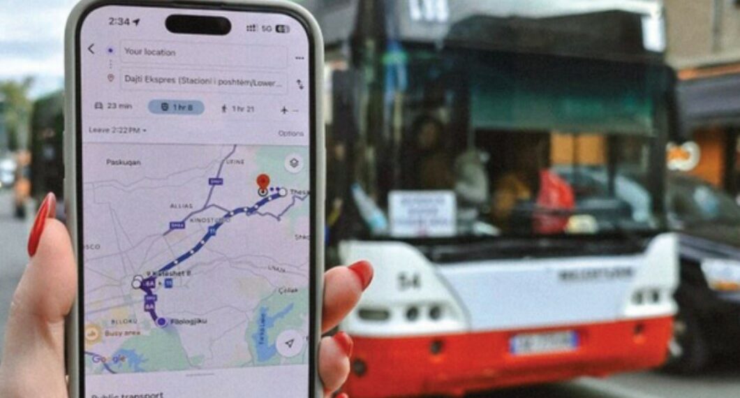 Skandal me transportin publik në Tiranë/ Google Maps i çon turistët në drejtim të gabuar, mosrespektim oraresh dhe stres
