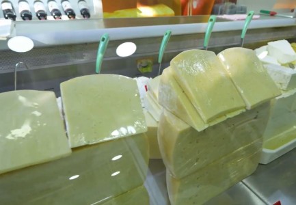 Fatura ose gjobë! Qeveria ‘shpall luftë’ ndaj tregtimit informal të bulmetit dhe mishit