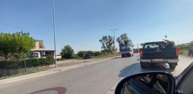 Me shpejtësi tej normave dhe një parakalim të gabuar, aksident i rëndë në aksin Elbasan-Peqin
