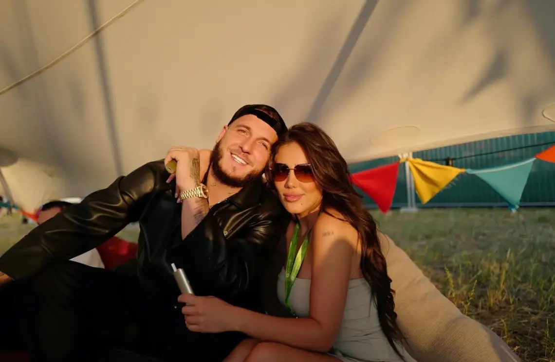 Lotina dhe Mozzik ndajnë momente të ëmbla me “foshnjën” e tyre