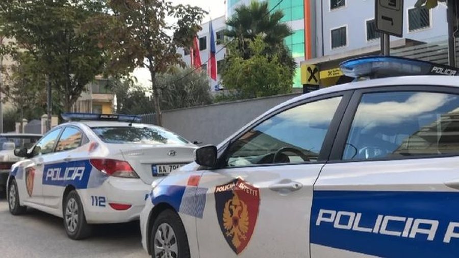 Katër persona marrin peng dhe dhunojnë një 48-vjeçar në Durrës