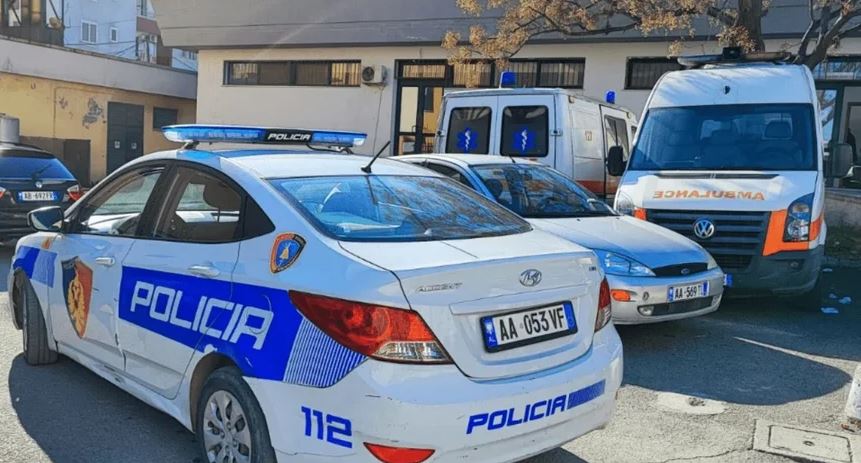 Grumbullonin produkte të skaduara nga tregje në Tiranë, Durrës e Elbasan, u falsifikonin datat e skadencës dhe i rihidhnin në treg, dy të arrestuar, procedohen dy të tjerë