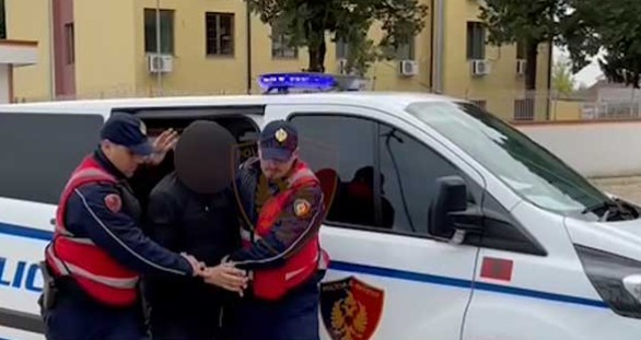 Dy të arrestuar për mashtrime, 48-vjeçari u vu në pranga pasi shiti dy herë një apartament, një i ri mori 75 mijë euro duke…Në kërkim noterja