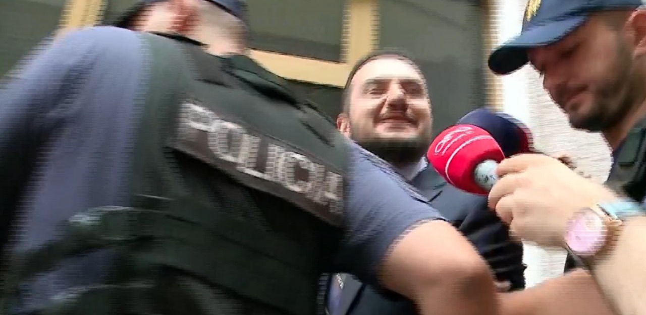 U lirua nga qelia pas 10 muajsh në burg, Ervin Salianji del nga gjykata! Ja çfarë deklaroi për mediat