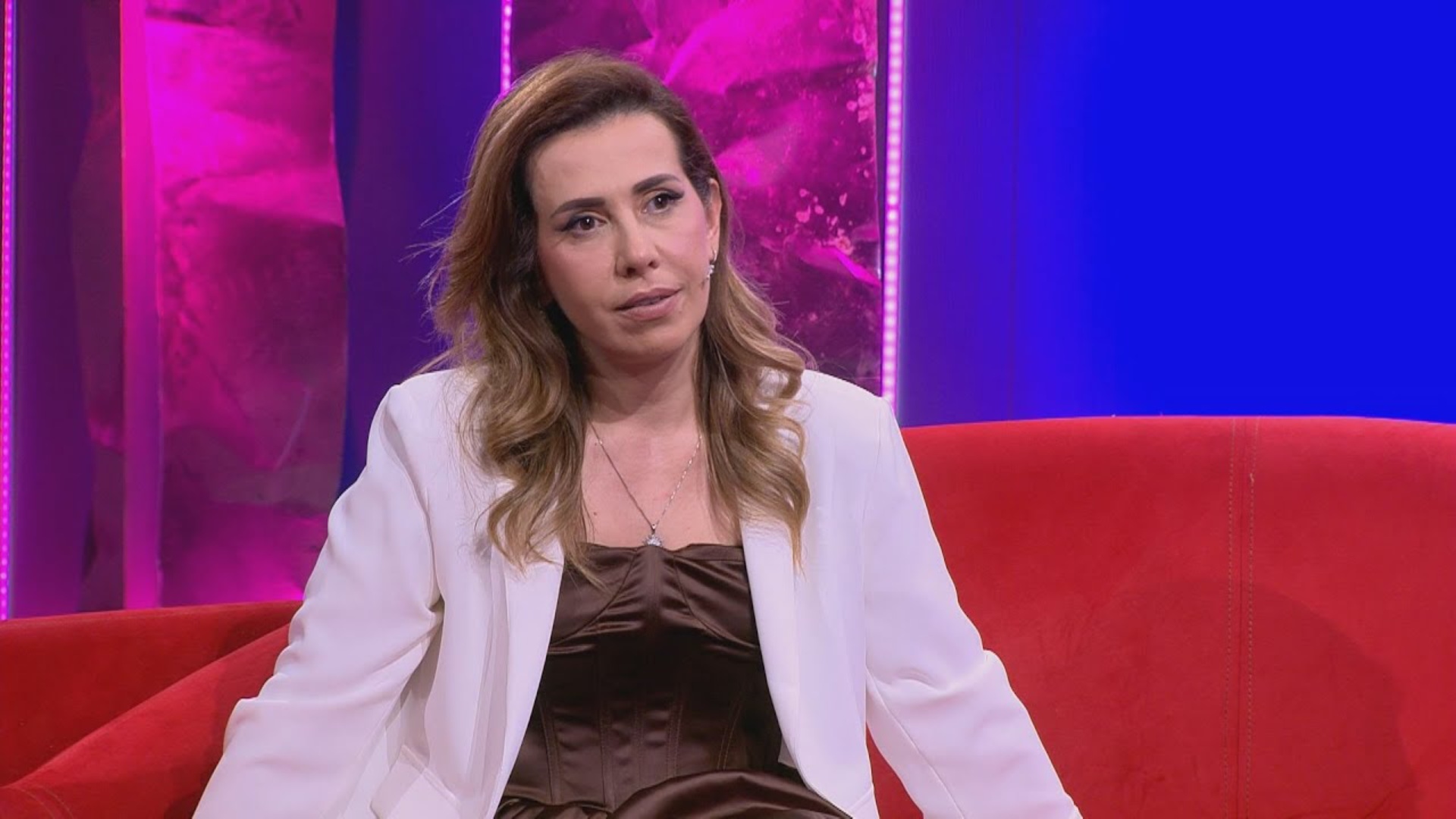“Iu luta që të vinin, e çuam babin me batanije në spital”, rrëfimi mes lotësh i Erjona Rusit: Mjekët që luajnë me jetët e njerëzve…