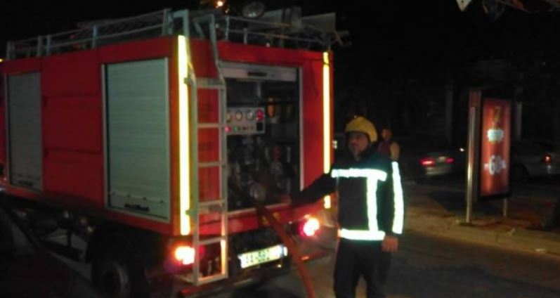 Përfshihet nga flakët banesa, 52-vjeçarja ndërron jetë nga asfiksia