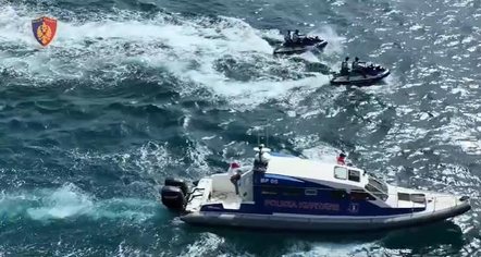 ‘Jet ski’ i policisë niset të shpëtojë pushuesin, por përplaset me një mjet lundrues