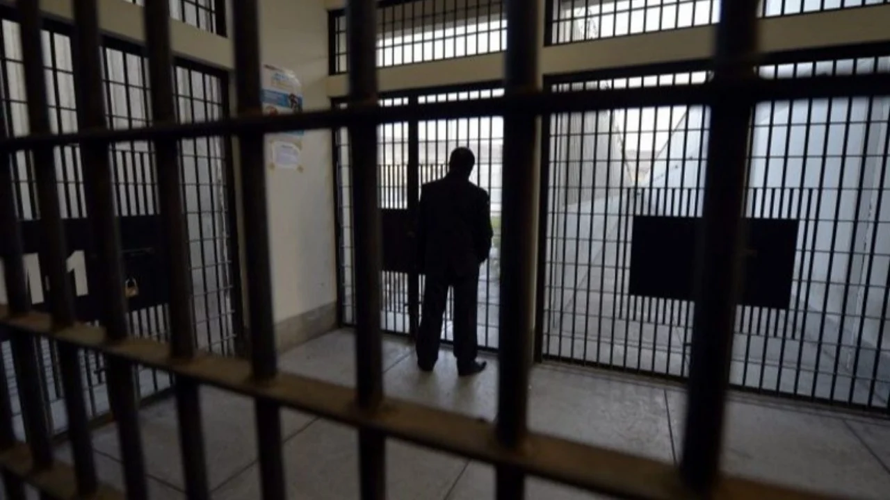 I burgosuri pësoi arrest kardiak, familja kërkoi hetimin/ Reagon Komiteti Shqiptar i Helsinkit: Qëndroi në qeli për 8 ditë pavarësisht shqetësimeve, duhej të trajtohej menjëherë