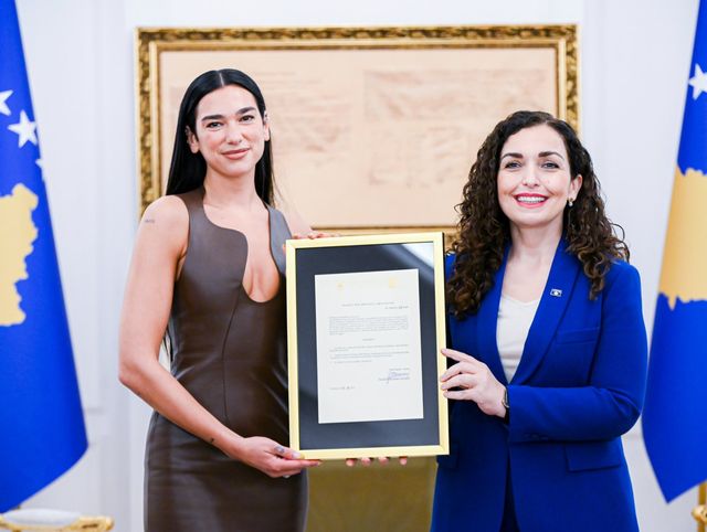 Dua Lipa bëhet zyrtarisht shtetase e Kosovës