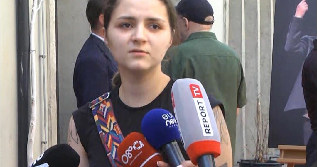 “Babain e hëngri kanceri nga brenda”/ Ndarja nga jeta e aktorit Naun Shundi, vajza me lot në sy: La jetën për teatër