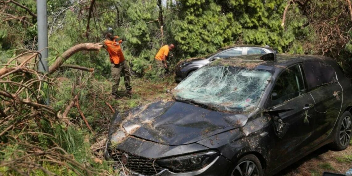 Mot i keq me stuhi në disa rajone/ Paralajmërime për banorët, dëme të mëdha materiale