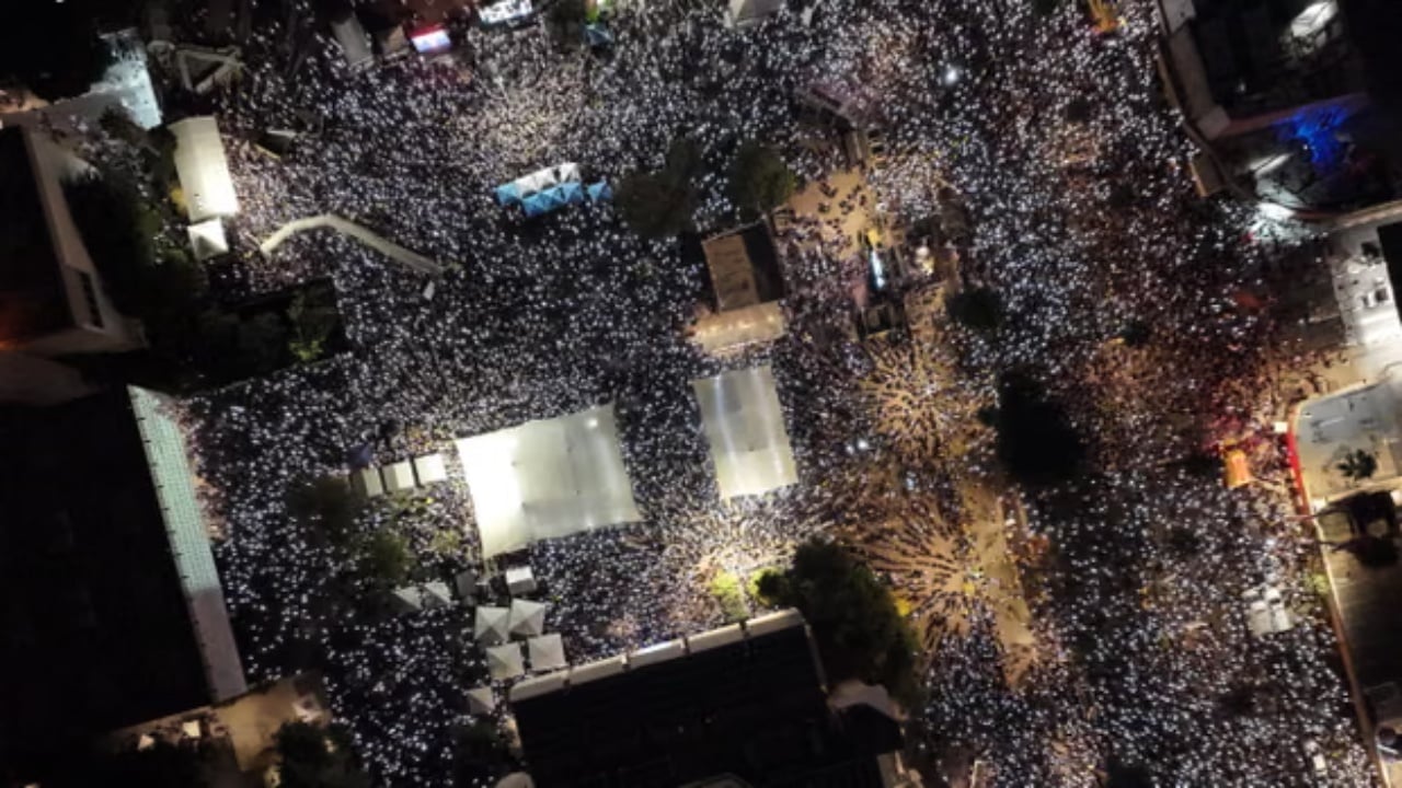 “Populli izraelit dëshiron fundin e luftës”/ Protestë historike në Tel Aviv, 500 mijë njerëz kërkojnë lirimin e pengjeve