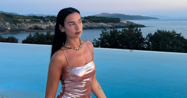 “Arrita në shtëpi”, Dua Lipa nis pushimet në jug të Shqipërisë pas “Sunny Hill”