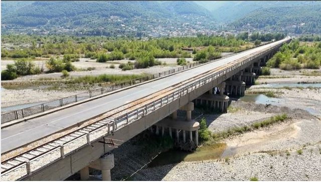 Bllokoi trafikun drejt veriut në kulmin e sezonit turistik, ARRSH del me njoftim për Urën e Milotit