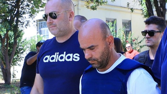 “Do të doja ta ktheja kohën pas”, shqiptari që vrau gruan përpara katër fëmijëve kërkon falje në gjykatë