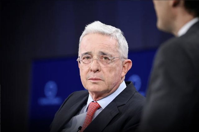 Ish-presidenti i Kolumbisë dënohet me 12 vjet arrest shtëpiak për manipulim dëshmitarësh dhe mashtrim procedural