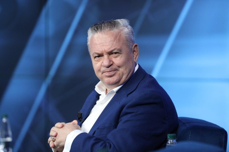 “Nëse ke këllqe merru me këta zogj…!’/ Evazioni i ‘Bankers’, Murrizi, apel Dumanit: Kur të vish nga pushimet shikoje njëherë se mos është për ‘ndërmarrjen tuaj’