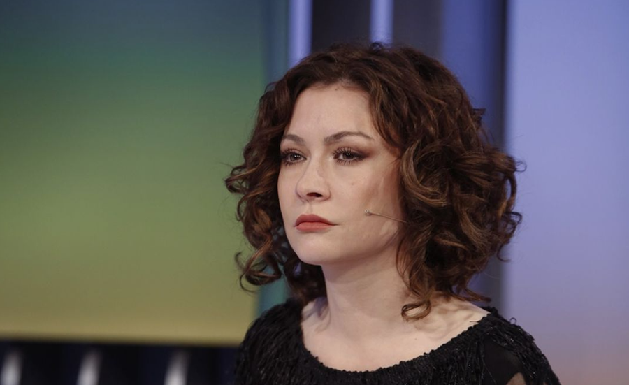 “Ka mbetur e paralizuar pas ishemisë”/ Egla Ceno zbulon si është gjendja shëndetësore e nënës së saj: Po luftojmë…