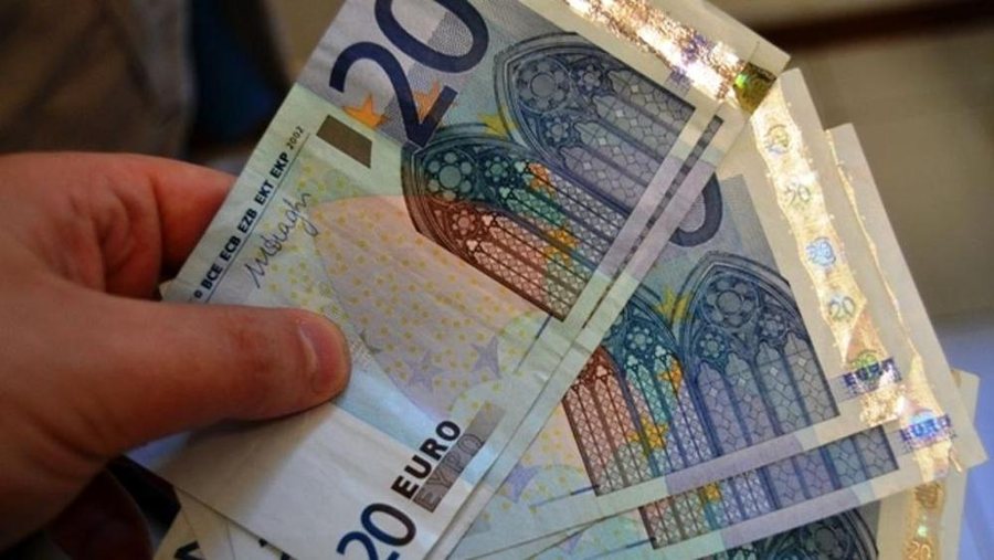 Forcohet euro/ Fundi i sezonit rrit vlerën e monedhës europiane