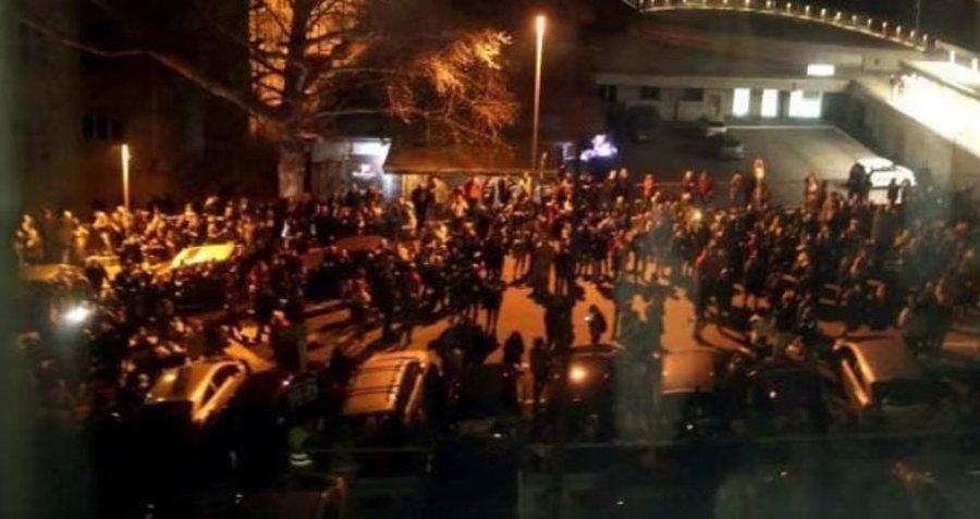 Përplasje të dh*nshme mes studentëve dhe policisë në protesta antiqeveritare në Novi Sad, dhjetra të plagosur