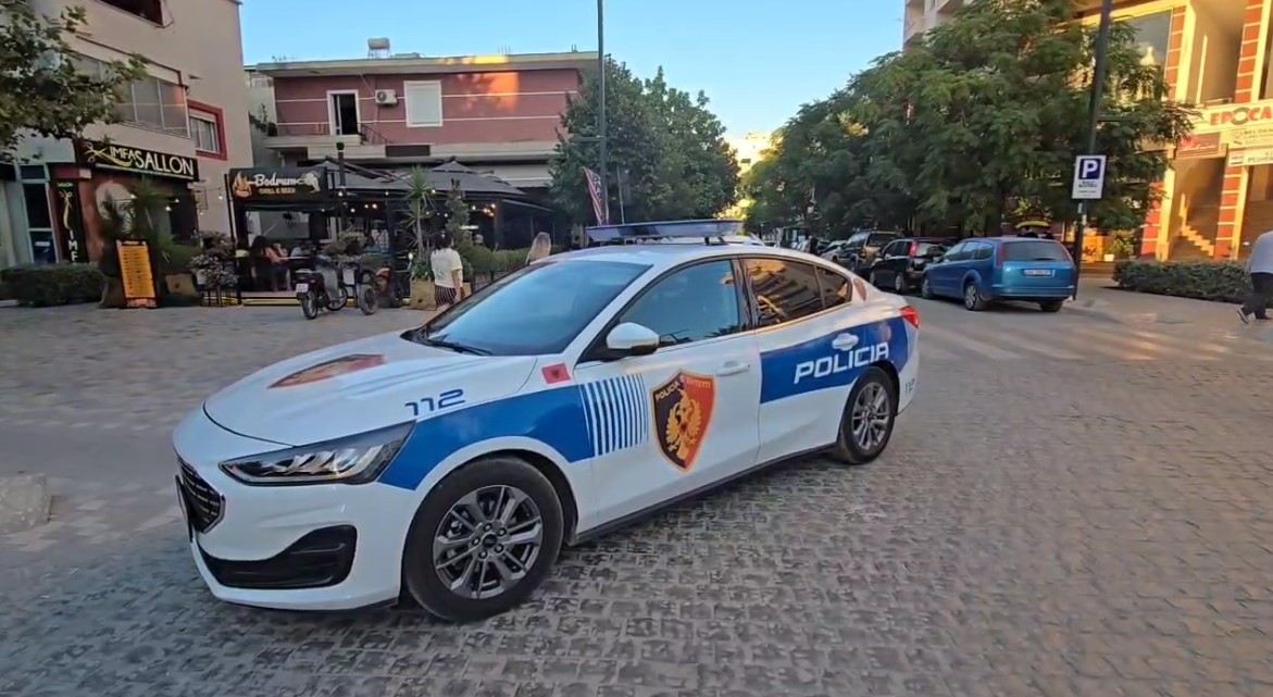 Arrestohet noterja e shpallur në kërkim në Tiranë, 57-vjeçarja dyshohet se ka përpiluar 2 kontrata shitje për të njëjtin apartament