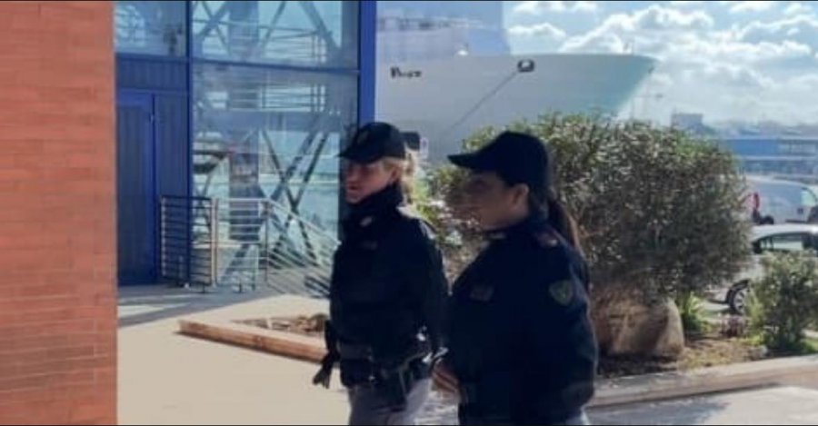 Bari/ Shqiptari sëmuret në port, ndërhyrja e policisë i shpëton jetën