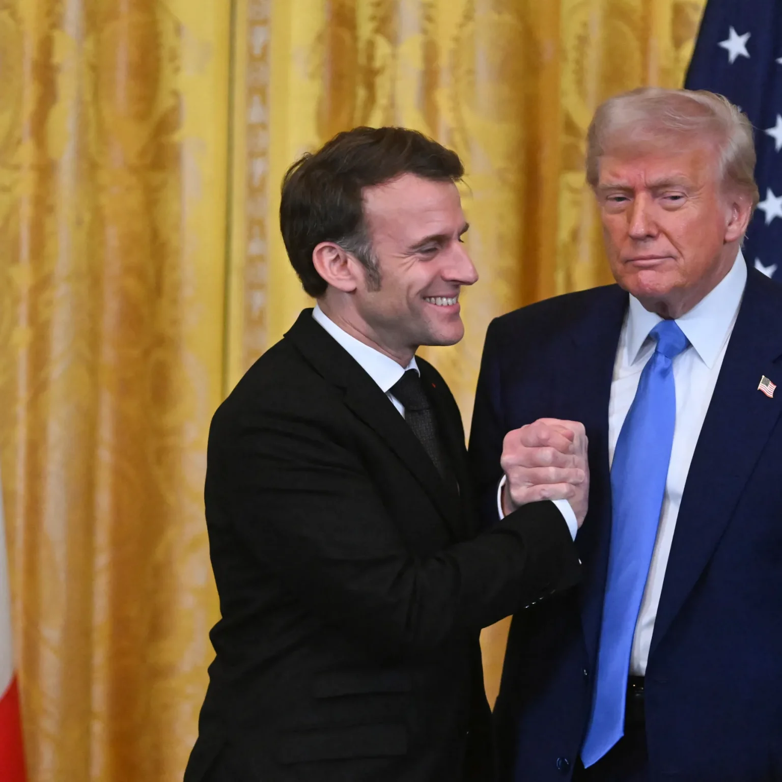 Trump harroi mikrofonin hapur, zbardhet biseda private me Macronin për PUTININ