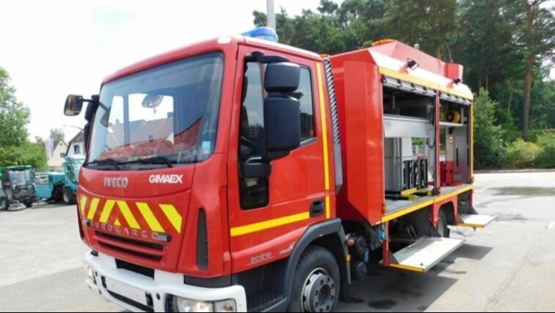 E frikshme/ Shpërthen bombola e gazit në Elbasan, flakët përhapen në brendësi të një magazine