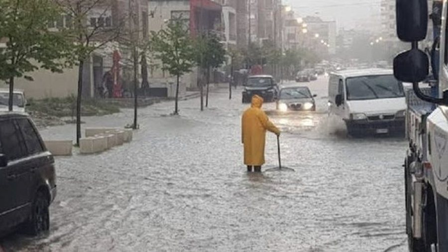 Përmbytje dhe shira të çmendura! Metereologu grek jep al*rmin për Shqipërinë, ja çfarë do ndodhë nga e shtuna, këto zona do