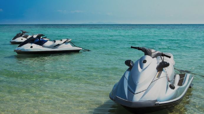 Sherr i dhunshëm mes tre personave në Ksamil, shkak u bë marrja me qira e një mjeti Jet-Ski