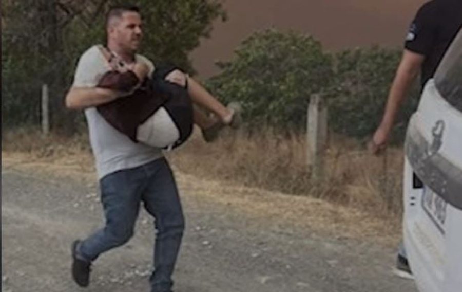 Rrezikoi jetën në Gramsh, flet polici hero që luftoi me flakët për të shpëtuar të moshuarën