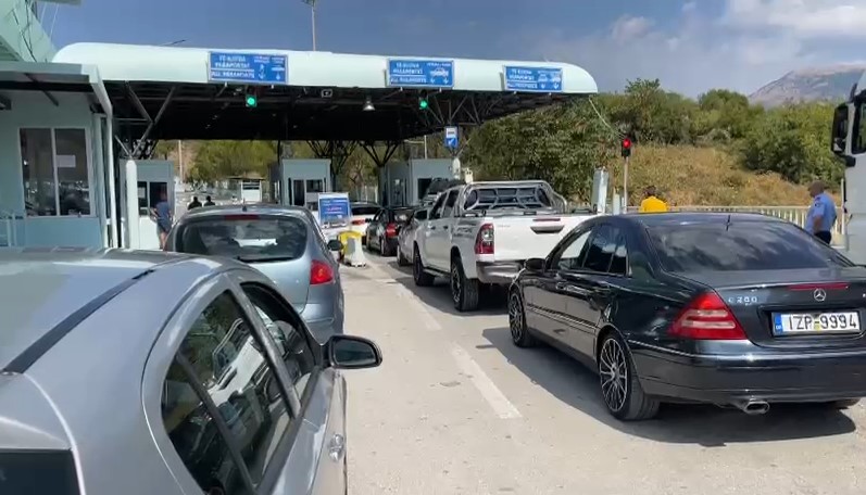 Radhë të gjata në Kakavijë, fundjava e parë e gushtit sjell fluks të lartë në kufi
