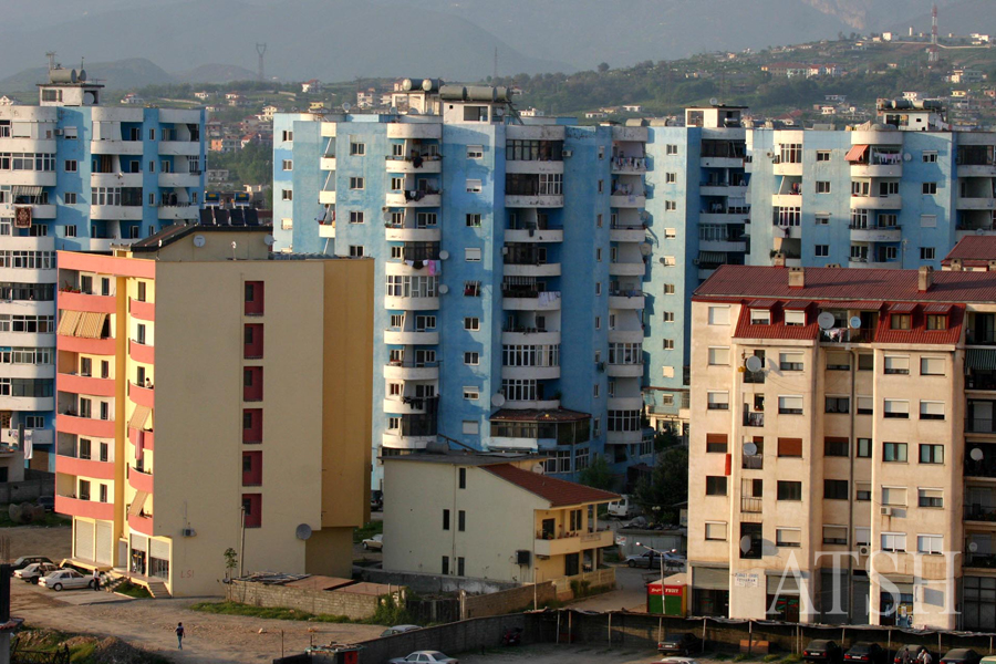 Hyn në fuqi ligji për bashkëpronësinë në pallate, masa dhe gjoba për shkelësit! S’ka më ndërtesa “pa Zot”, administrimi i detyrueshëm! Ja rregullat e reja për çdo banor