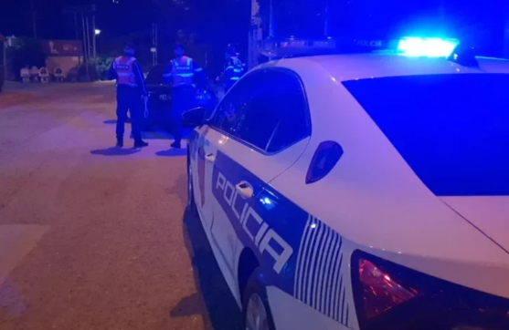 E rëndë/ Gjendet i pajetë në banesë një 45-vjeçar, ja dyshimet e para rreth ngjarjes