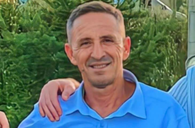 U gjet i varrosur në arë, policia merr në pyetje 4 persona që dyshohet se kanë dijeni për ngjarjen! Trupi u gjet nga familjarët, e kishin denoncuar të zhdukur