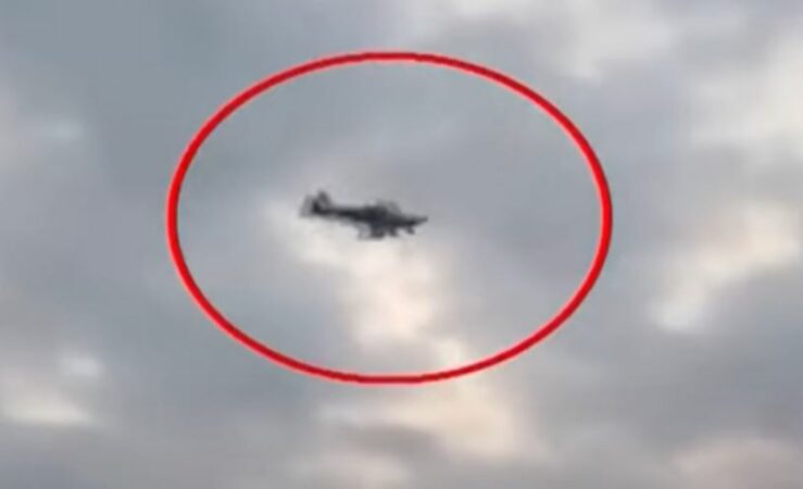 Tym, zjarr dhe shpërthim i fortë/ Momente tmerri, motorri i avionit merr flakë gjatë fluturimit (Video)