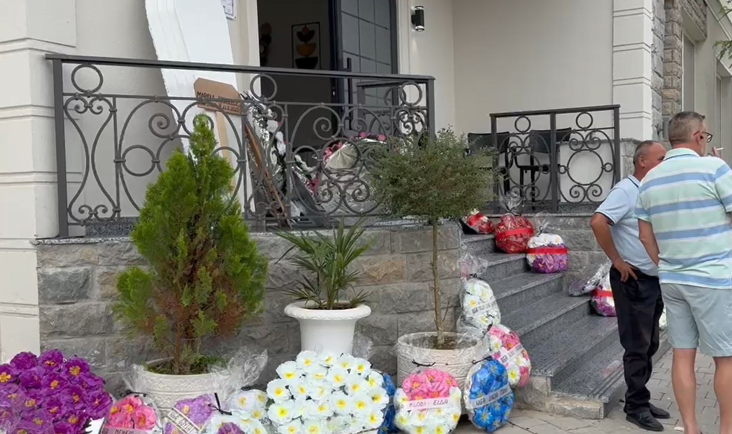 U vra nga bashkëshorti në Greqi, ceremonia mortore për 36-vjeçaren mbahet në Korçë