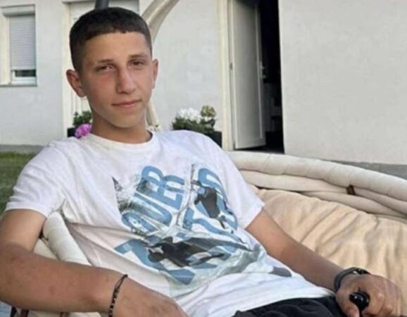 U nis me autobus drejt Shqipërisë dhe “u zhduk”, familja nga Kosova kërkon ndihmë për gjetjen e djalit 16-vjeçar