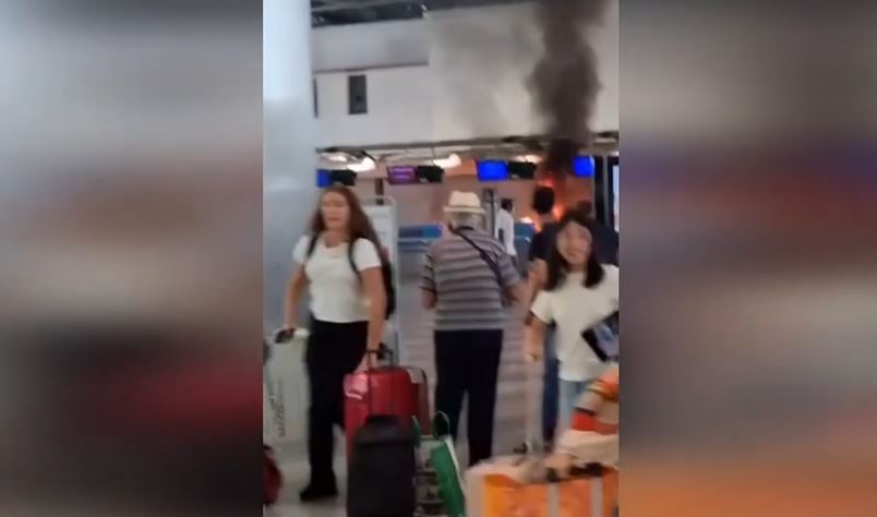 Momente paniku dhe kaosi në aeroportin e Milanos, një person i vë zjarrin koshit të mbeturinave! Momenti kur pasagjerët largohen me vrap