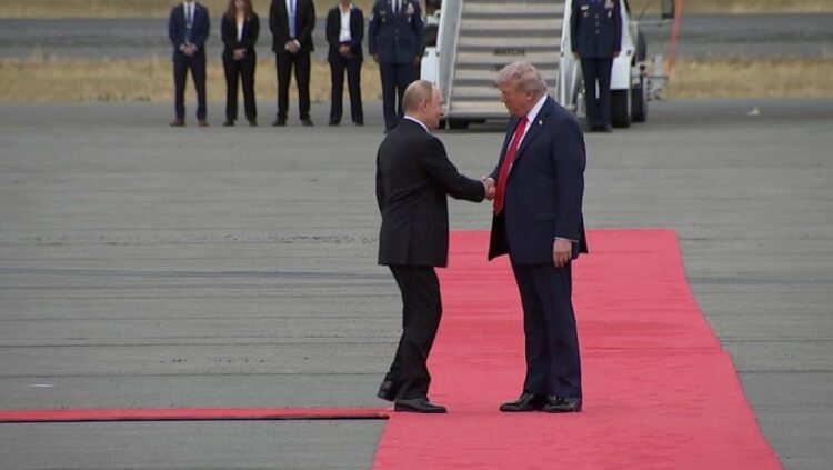 ‘A do të pranoni një armëpushim?’, ja si reagon Presidenti Putin përballë gazetarëve