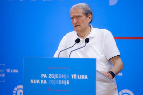 Zjarret në vend, Sali Berisha: Shqiptarët u ndjenë më të braktisur se kurrë! Zjarrfikësit numëroheshin me gishtërinjtë e duarve