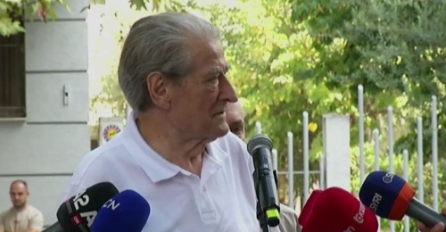 Sali Berisha paraqitet në SPAK në zbatim të masës së sigurisë “detyrim paraqitje”