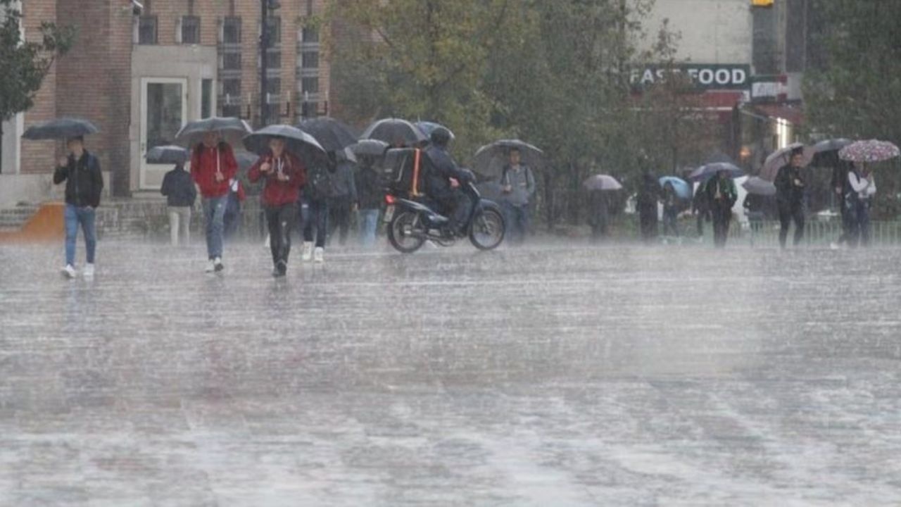 Parashikohen reshje të dendura shiu, edhe bashkia Tiranë apel qytetarëve: Evitoni lëvizjet e panevojshme