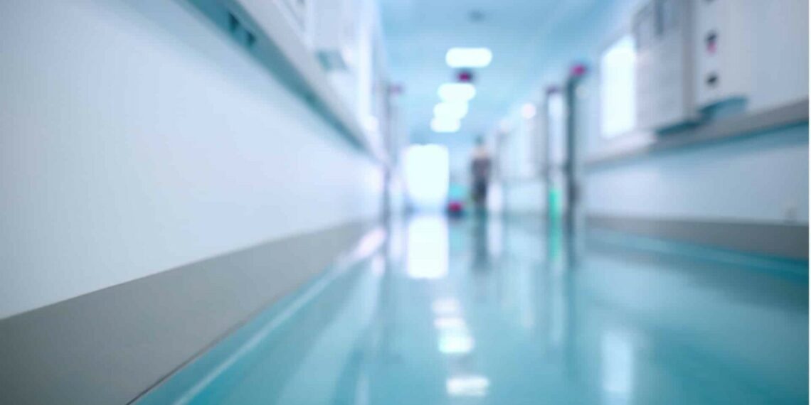 Këngëtari i njohur ‘burgoset’ në spital psikiatrik nga familja e tij