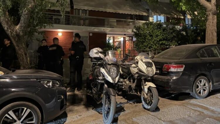 Ngjarje e rëndë në Greqi/ Burrë e grua gjenden të vde*ur brenda banesës, dyshimet