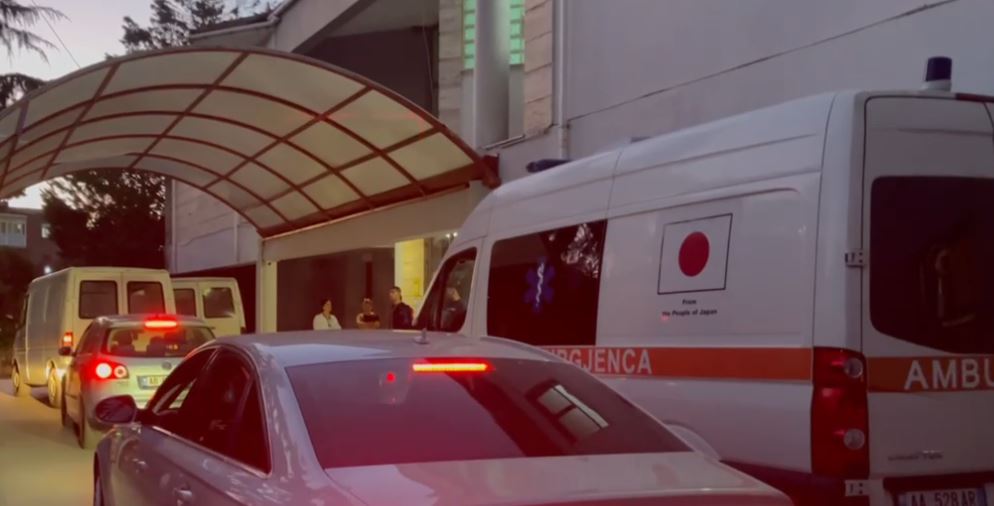 3 vajzat e mitura konsumuan karamelet që gjetën pranë koshit të mbeturinave, dy prej tyre përfundojnë në reanimacion