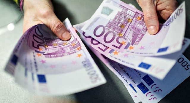 Paga minimale do të bëhet 500 euro, ja kur do hyjë në fuqi vendimi dhe kategoritë që e përfitojnë (Detaje)