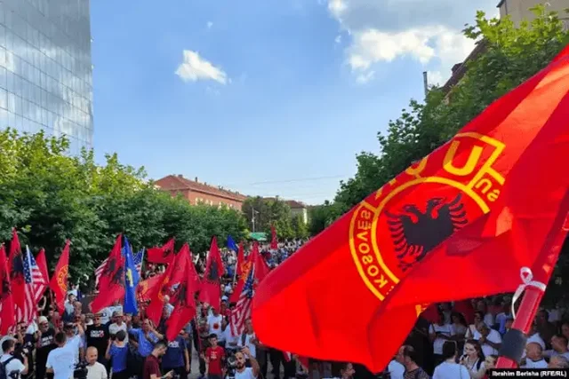 Shqiptarët protestë në Hagë, kundër padrejtësive të Gjykatës Speciale ndaj UÇK