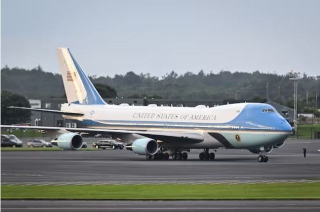 “Ju lutem bëjeni menjëherë”, avioni i pasagjerëve i afrohet rrezikshëm “Air Force One”