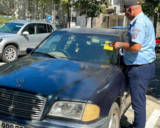 Njoftim i rëndësishëm i Bashkisë Tiranë për makinat e braktisura